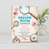 Escape room girl party invitation (Debout devant)