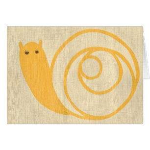 Escargot jaune sur l'arrière - plan crème
