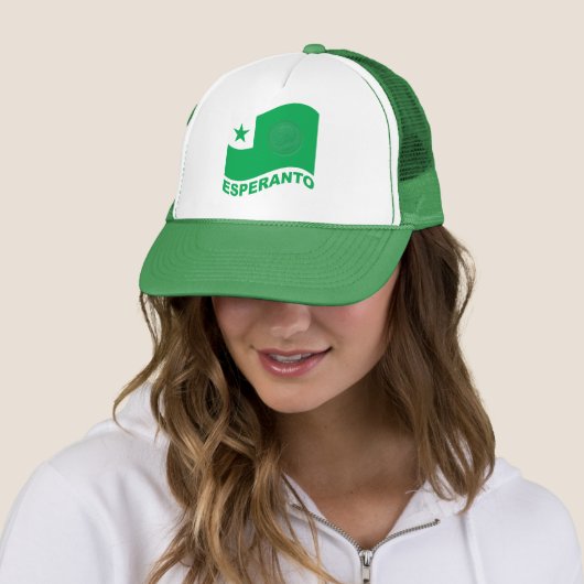 Esperanto wavy flag+text en zamenhof, trucker pet (In situ)