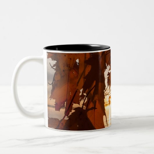 espresso kop met foto van esdoornblad (Links)