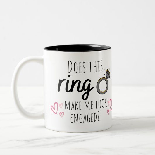 Est-ce que cette bague me fait paraître engagé Mug (Gauche)