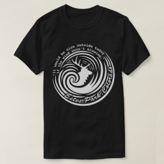 Estes wind, donker shirt