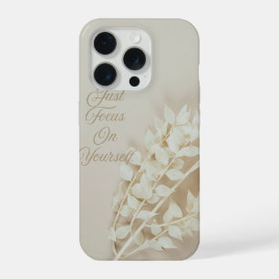 Esthetische Gedroogde Bloemen Focus Op Jezelf iPhone 15 Pro Hoesje
