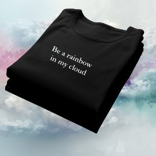 Esthetische outfit citaat Wees een regenboog in mi T-shirt