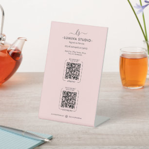 Esthetische Pastel Roze Monogram Schoonheid Scan O Reclamebord Met Voetstuk