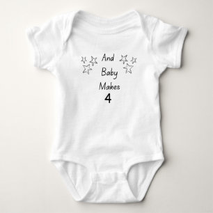 Et bébé fait body personnalisé pour bébé avec un n
