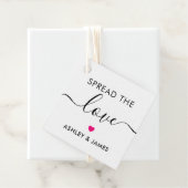 Étaler l'étiquette d'amour, étiquette cadeau Maria (En situation)