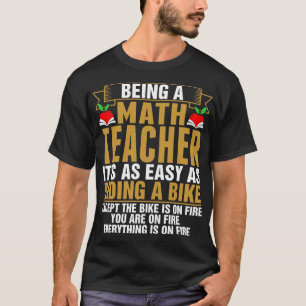 Étant un professeur de maths montant un T-shirt d