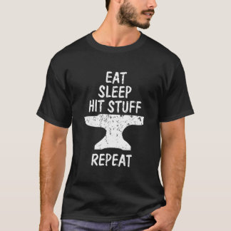 Eten Slapen Dingen Raken Herhalen Smedee Aambeeld  T-shirt