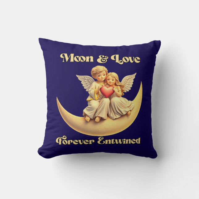Eternal Love on a Crescent Moon Kussen (Voorkant)