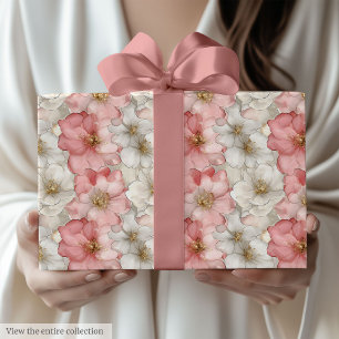 Ethereel roze en gouden bloemig cadeaupapier