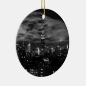 Etherische wolken: NYC Skyline, EMP St Bldg BW Keramisch Ornament (Rechts)