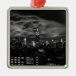 Etherische wolken: NYC Skyline, EMP St Bldg BW Metalen Ornament