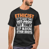 Ethisch specialist die probeert dingen grappig te t-shirt (Voorkant)