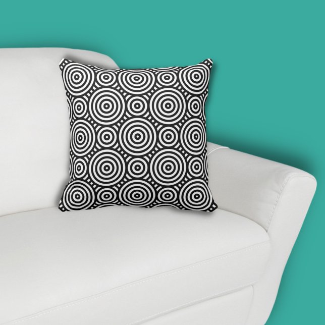 Ethnic Black Circle Pattern White Kussen (Ethnic Nested Circle Black Pattern on White Throw Pillow, color customization possible)