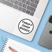 Éthrift Magasin Buddy Merch W&B Logo Sticker Blanc (Ordinateur portable avec iPhone)