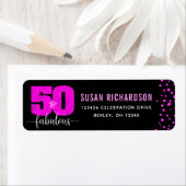 Étiquette 50 et fabuleux points noirs en feuille rose chaude (En situation)