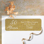 Étiquette 50e anniversaire de Mariage Gold Dust Confetti<br><div class="desc">Belle police de script 50 ans et personnalisée avec vos noms et adresse postale sur un délicat arrière - plan de confetti de poussière d'or. Conçu par Thisisnotme©</div>