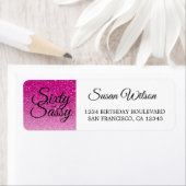 Étiquette 60 Sassy Pink Parties scintillant 60e Anniversaire (En situation)