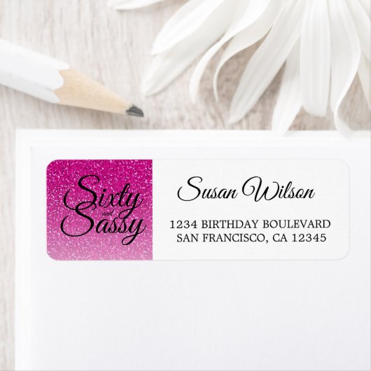 Étiquette 60 Sassy Pink Parties scintillant 60e Anniversaire (En situation)