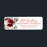 Étiquette 70th Birthday Party Floral Return Adresse Label<br><div class="desc">Cette belle étiquette d'adresse de retour fleurie rose et rose rosée ajoute une touche élégante à votre enveloppe d'invitation de 70e anniversaire. 70e anniversaire est écrit en calligraphie classique. L'adresse se trouve dans une police de coordination verticale. Cet article fait partie de la collection Red Rose Pink Peony. Il contient...</div>