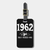 Étiquette À Bagage 1962 Ils Ont Manqué Une Sorcière De Salem Hallowee (Devant Vertical)