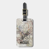 Étiquette À Bagage Adventure Await World Traveler World Map (Devant Vertical)