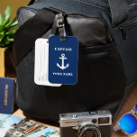 Étiquette À Bagage Ancre nautique classique et votre nom/rang Marine<br><div class="desc">Ancre nautique classique et votre nom ou nom de bateau avec classement de capitaine personnalisé sur une étiquette de bagages bleu marine personnalisée.</div>