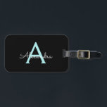 Étiquette À Bagage Aqua Teal Blue Script Girly Monogram<br><div class="desc">Noir et Aqua Blue Monogramme Turquoise Ajouter votre propre nom Script Bagage Bag Le tag sac fait le cadeau parfait pour 16 ans,  mariage,  douche nuptiale,  baby shower ou bachelorette cadeau pour quelqu'un décorant sa chambre dans le style.</div>