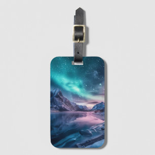 Étiquette À Bagage Aurora Borealis au-dessus du paysage des montagnes