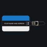 Étiquette À Bagage Balise de bagage avec drapeau d'Estonie<br><div class="desc">Voyagez avec fierté et faites ressortir votre valise avec cette valise vibrante avec le drapeau estonien ! Parfait pour les voyageurs décontractés comme pour les globe-trotters patriotiques, cette étiquette à bagages ajoute un symbole audacieux et reconnaissable de l'identité estonienne à vos bagages. Les emblématiques rayures bleues, noires et blanches du...</div>