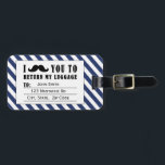 ÉTIQUETTE À BAGAGE BALISE DE BAGAGES DE MUSTACHE FUNNY | BLEUE STRIPE<br><div class="desc">BALISE DE BAGAGES DE MUSTACHE FUNNY. MUSTACHE NOIRE AVEC MOTIF BLEUE ET BLANC STRIPES. "JE VOUS MUSTACHE DE RETOURNER MES BAGAGES". MOVIEFUN© Pour d'autres couleurs de moustache ou de bandes arrière - plans motif veuillez contacter le magasin.</div>