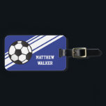 Étiquette À Bagage Balise Royal Blue Soccer Stripes bagage personnali<br><div class="desc">Ce design sportif a un arrière - plan bleu royal avec des rayures blanches en diagonale. Il dispose également d'un ballon de football et permet la personnalisation avec un nom.</div>