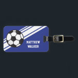 Étiquette À Bagage Balise Royal Blue Soccer Stripes bagage personnali<br><div class="desc">Ce design sportif a un arrière - plan bleu royal avec des rayures blanches en diagonale. Il dispose également d'un ballon de football et permet la personnalisation avec un nom.</div>