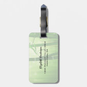 Étiquette À Bagage Bambou Vert Avec Lumières De Bokeh Pâles À L'Arriè (Dos Vertical)