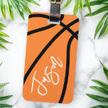 Étiquette À Bagage Basket-ball noir orange nom personnalisé<br><div class="desc">Balise bagage avec un motif de basket et votre nom en blanc. Toutes les couleurs sont personnalisables dans l'outil de conception.</div>