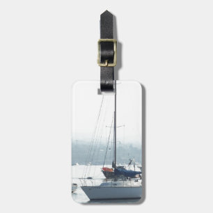 Étiquette À Bagage Bateaux de voiliers de port naviguant la marina