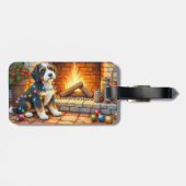 Étiquette À Bagage Bernedoodle Fireplace with Christmas Lights (Dos horizontal)