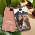 Étiquette À Bagage Besoins avec photo et texte personnalisé - Script<br><div class="desc">Ajoutez une photo de partie sur puis ajoutez du texte. Un script amusant dit "besties" mais peut être des changements. Si vous devez ajuster l'illustration ou modifier la police,  vous pouvez cliquer sur la zone personnaliser. Cela vous mènera à l'outil de conception où vous pouvez effectuer de nombreux changements.</div>