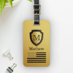 Étiquette À Bagage Black Gold Shield USA Drapeau Nom du monogramme Ma<br><div class="desc">Ajoutez votre nom et votre monogramme pour créer votre propre produit unique.</div>