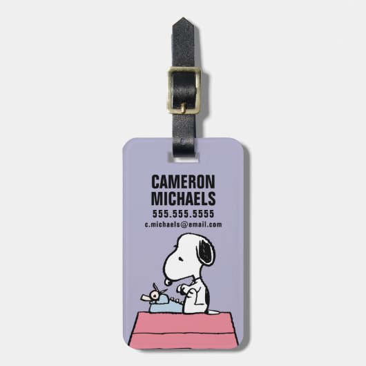 Étiquette À Bagage cacahuètes | Snoopy à la machine à écrire (Devant Vertical)