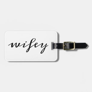Étiquette À Bagage Calligraphie moderne Black Wifey Script
