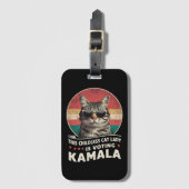 Étiquette À Bagage Cette dame aux chats sans enfants vote Kamala (Devant Vertical)
