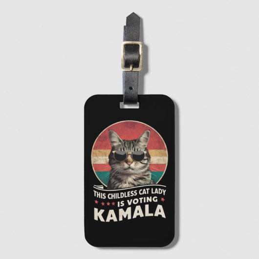 Étiquette À Bagage Cette dame aux chats sans enfants vote Kamala (Devant Vertical)