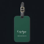 Étiquette À Bagage Chasseur minimaliste moderne vert<br><div class="desc">Simple élégant chasseur solide vert avec nom de script et nom de famille serif accessoire voyage.</div>
