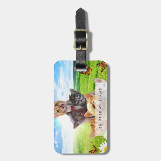 Étiquette À Bagage Chatons amusants dans le champ vert. (Devant Vertical)