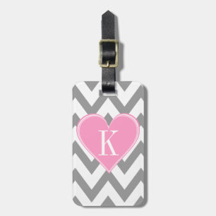 Étiquette À Bagage Chevron gris avec le monogramme rose de coeur