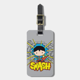 Étiquette À Bagage Chibi Superman Frappant À Travers Un Mur De Brique