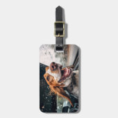 Étiquette À Bagage Chien excité sur Rainy Car Ride Art (Devant Vertical)