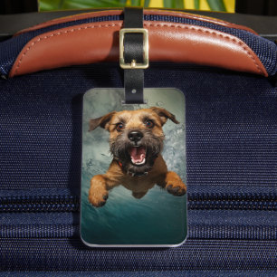 Étiquette À Bagage Chien joueur nageant sous l'eau Design